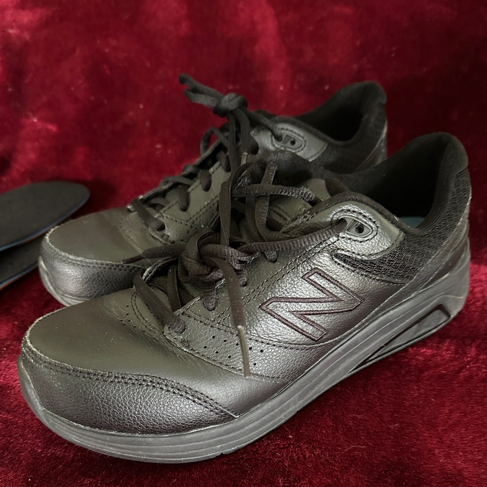 New Balance Women’s walking tennis shoes